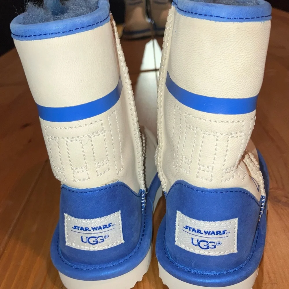 New w/out tag UGG X Star Wars Kids Classic R2-D2 Limited Edition Boots Toddler12